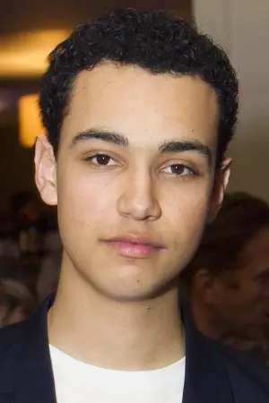 Фото Арчі Мадекве (Archie Madekwe) #4408