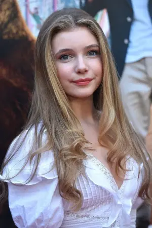 Фото  (Eleanor Worthington-Cox) #207339