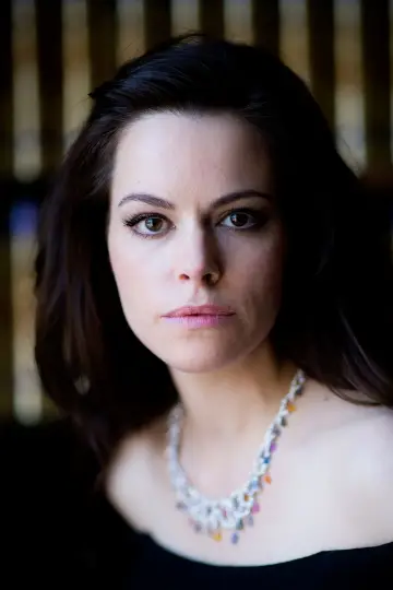Фото Емілі Гемпшир (Emily Hampshire) #19897