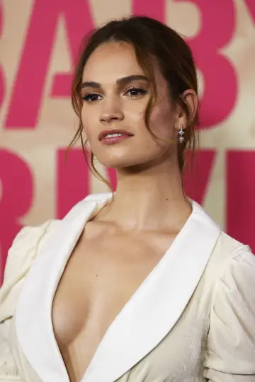Фото Лілі Джеймс (Lily James) #32734