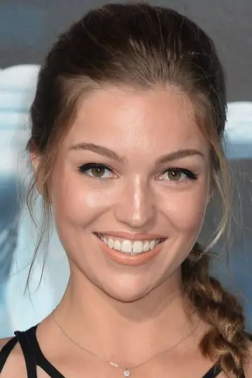 Фото Лілі Сіммонс (Lili Simmons) #120673