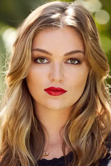 Фото Лілі Сіммонс (Lili Simmons) #120674