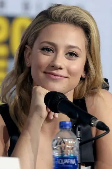 Фото Лілі Рейнхарт (Lili Reinhart) #74085