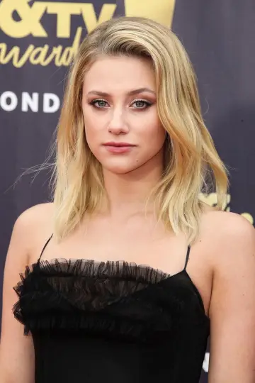 Фото Лілі Рейнхарт (Lili Reinhart) #74095