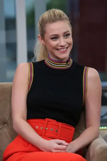 Фото Лілі Рейнхарт (Lili Reinhart) #74096