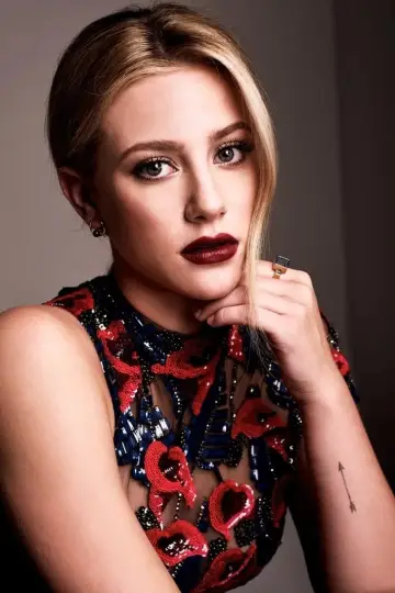 Фото Лілі Рейнхарт (Lili Reinhart) #74103