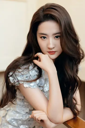 Фото Лю Іфей (Liu Yifei) #40049