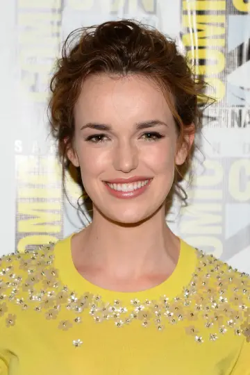 Фото  (Elizabeth Henstridge) #262911