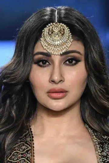 Фото Моуні Рой (Mouni Roy) #330590