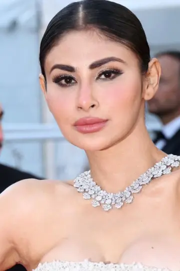 Фото Моуні Рой (Mouni Roy) #401260