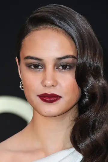 Фото Кортні Ітон (Courtney Eaton) #9371