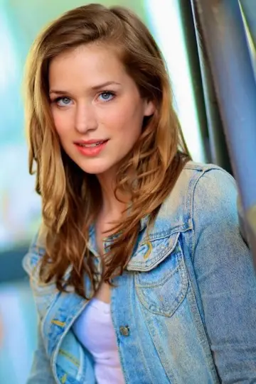 Фото Елізабет Лейл (Elizabeth Lail) #3159