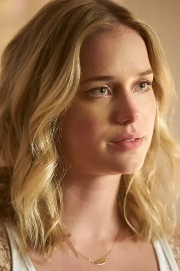 Фото Елізабет Лейл (Elizabeth Lail) #3160