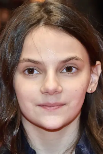 Фото Дафна Кін (Dafne Keen) #69671