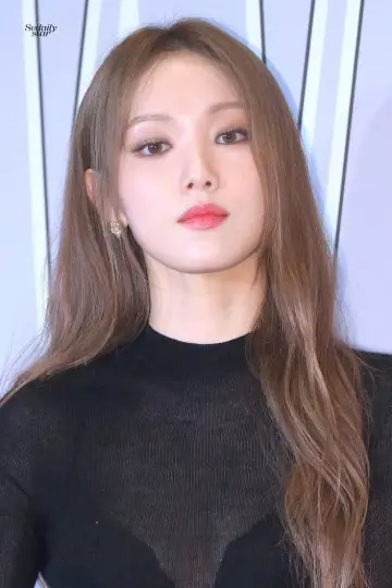 Фото  (Lee Sung-kyung) #320257