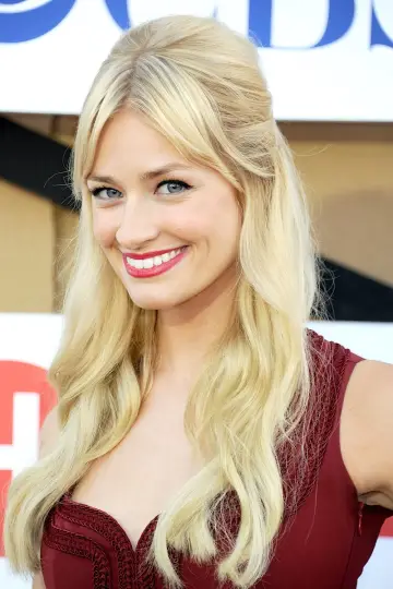 Фото  (Beth Behrs) #43668