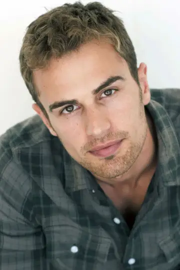 Фото Тео Джеймс (Theo James) #33507