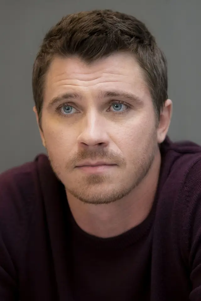 Фото Ґаррет Гедлунд (Garrett Hedlund)