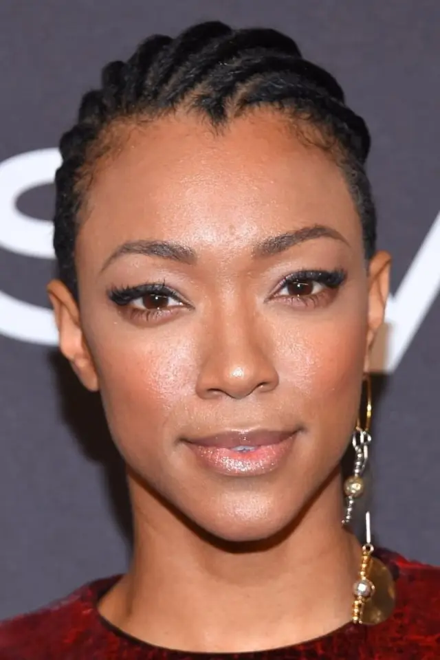 Фото  (Sonequa Martin-Green)
