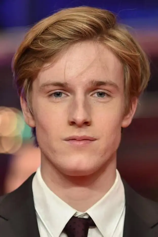 Фото Луїс Гофманн (Louis Hofmann)