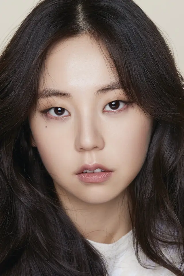 Фото  (An So-hee)