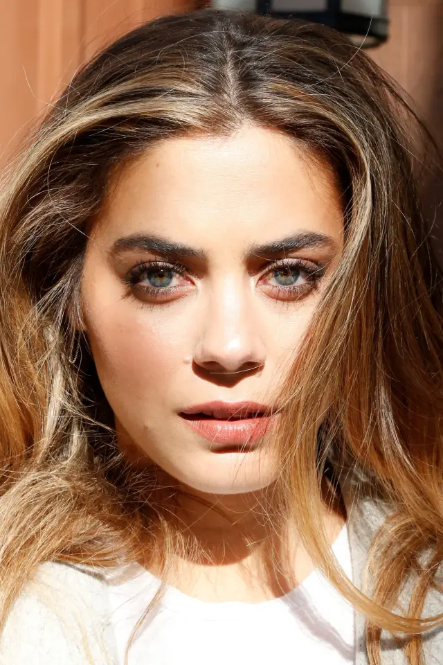 Фото Лоренца Іццо (Lorenza Izzo)