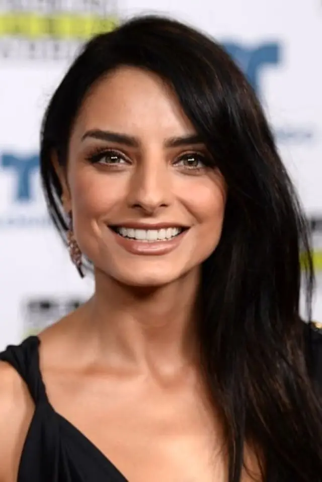 Фото Айслінн Дербес (Aislinn Derbez)