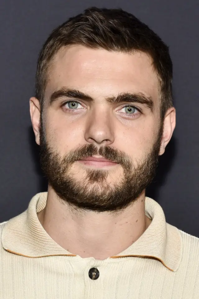 Фото Олекс Роу (Alex Roe)