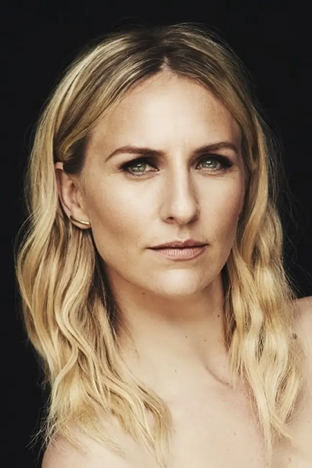 Фото Мікі Самнер (Mickey Sumner)