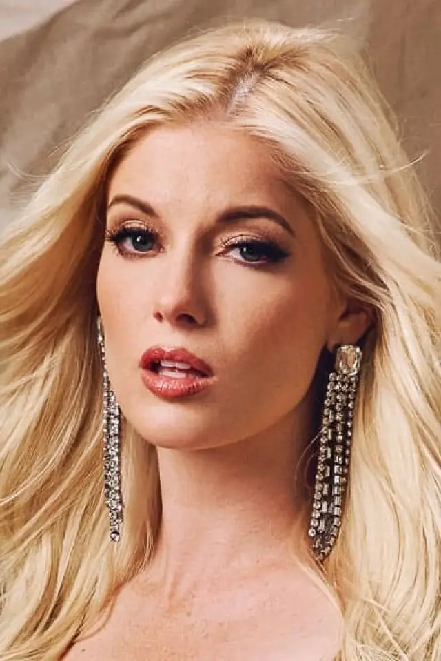 Фото  (Charlotte Stokely)