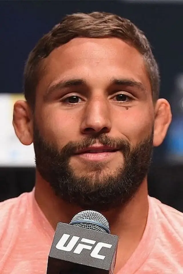 Фото  (Chad Mendes)