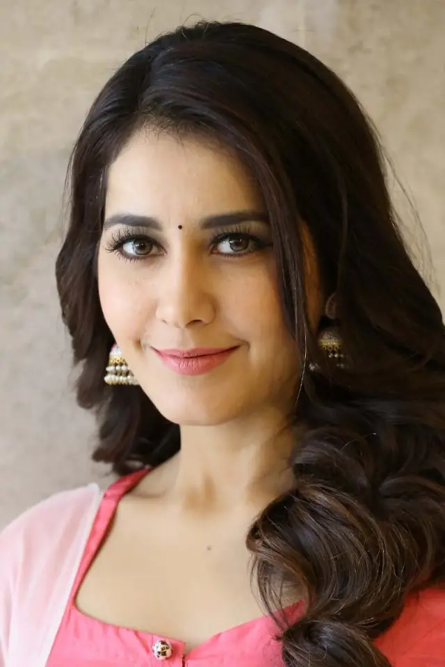 Фото Рааші Кханна (Raashii Khanna)