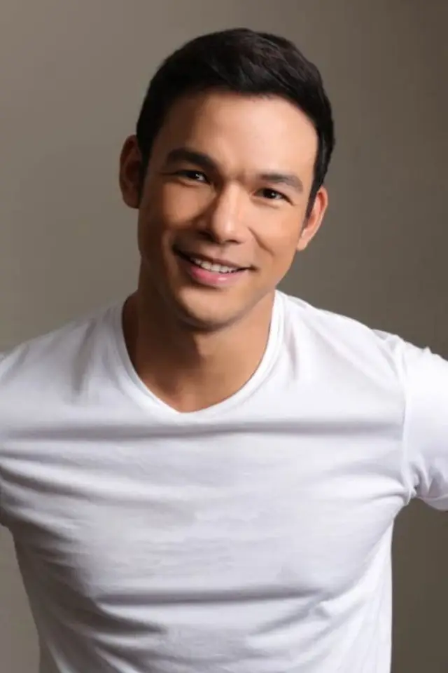 Фото  (Mark Bautista)