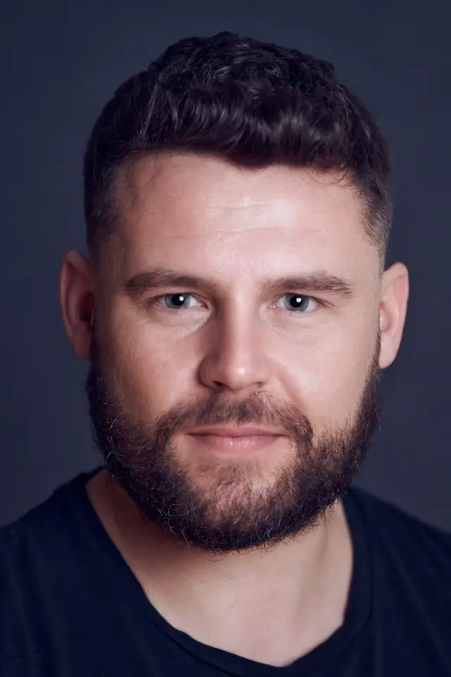 Фото Денні Міллер (Danny Miller)