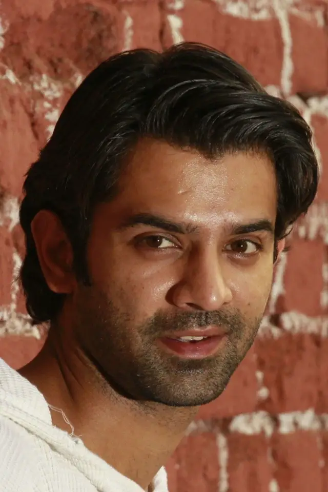 Фото  (Barun Sobti)