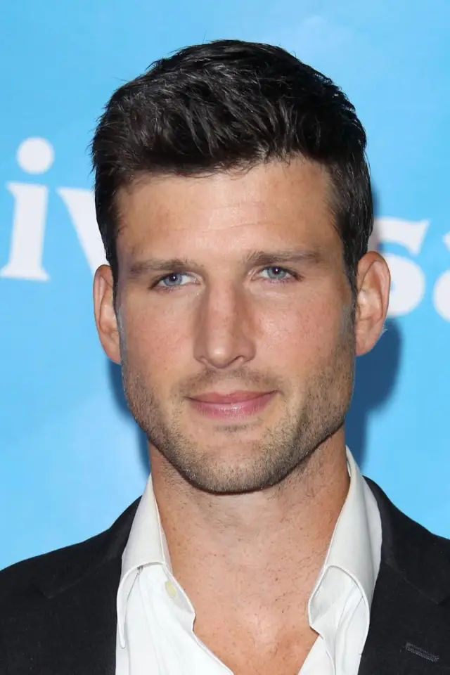 Фото Паркер Янг (Parker Young)