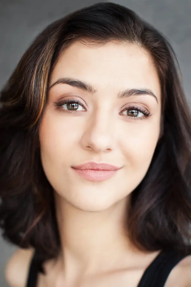 Фото Кейті Файнлі (Katie Findlay)