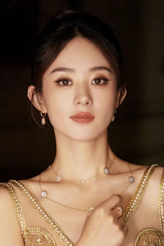 Фото Чжао Ліінь (Zhao Liying)