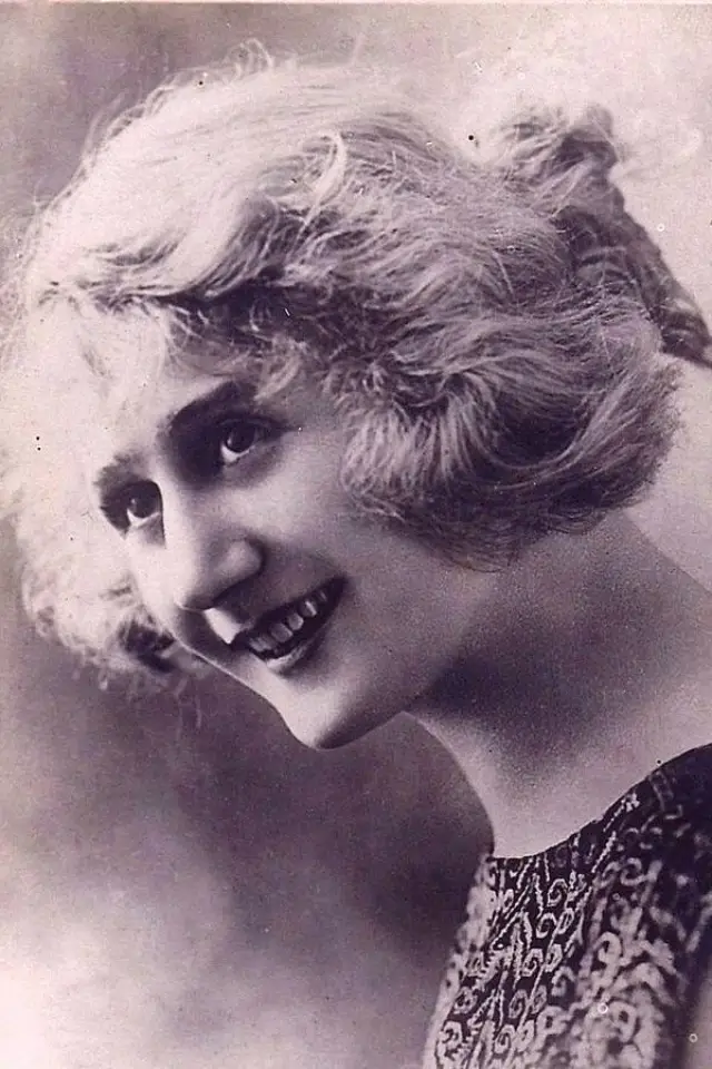 Фото  (Andrée Brabant)