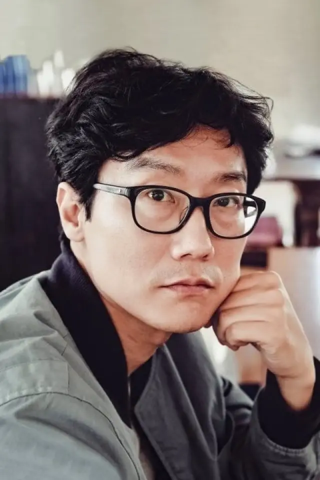 Фото Хван Донхюк (Hwang Dong-hyuk)