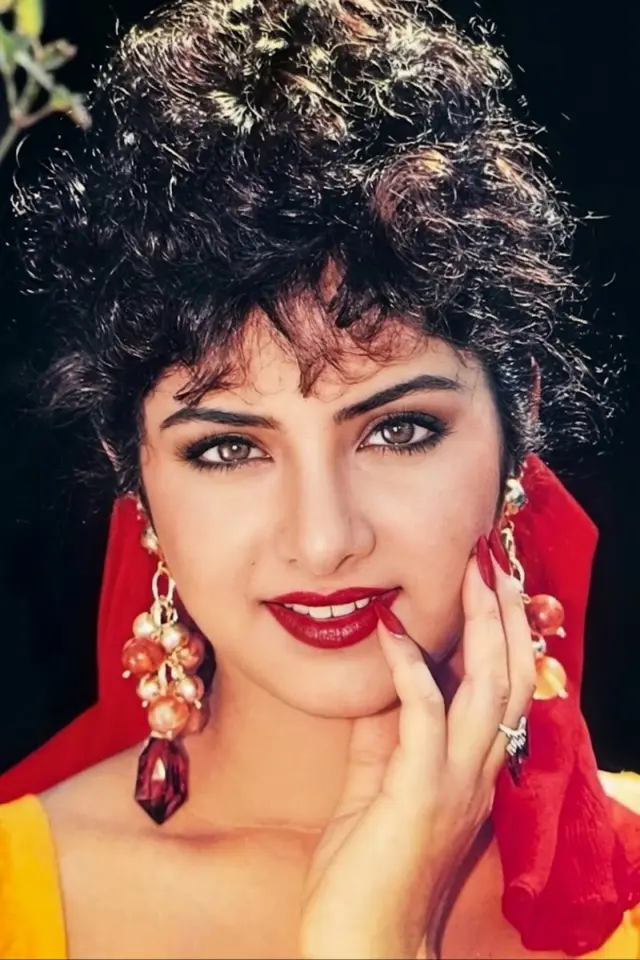 Фото  (Divya Bharti)