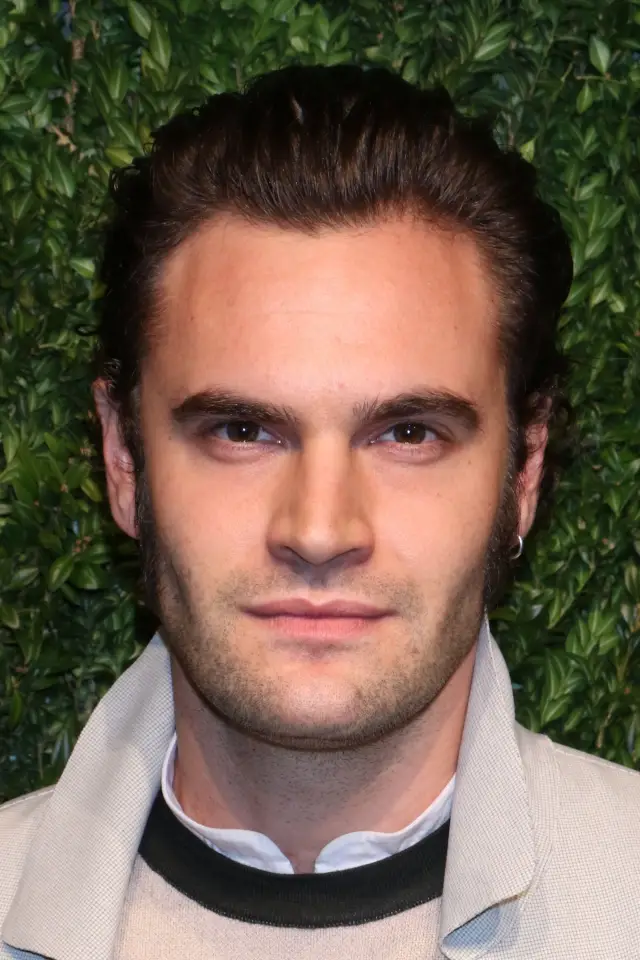 Фото Том Батман (Tom Bateman)