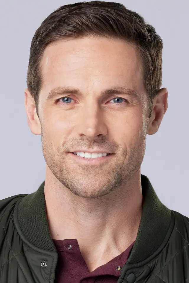 Фото  (Dylan Bruce)
