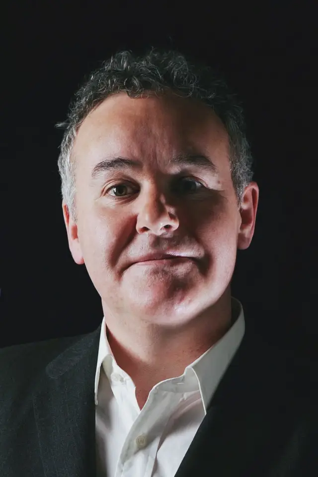 Фото  (Adam Curtis)