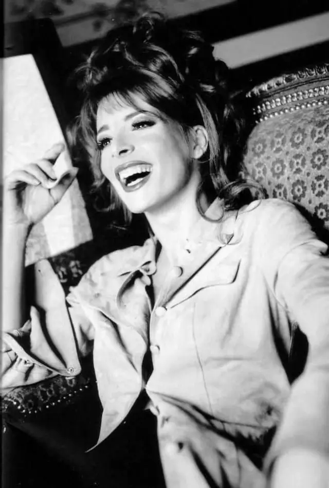Фото  (Mylène Farmer)