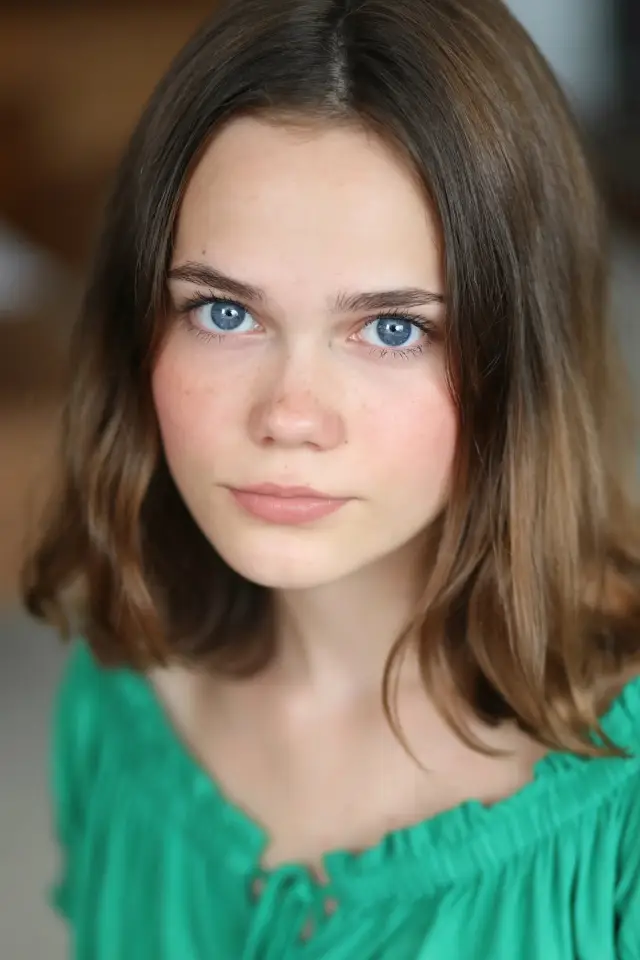 Фото Уна Лоренс (Oona Laurence)