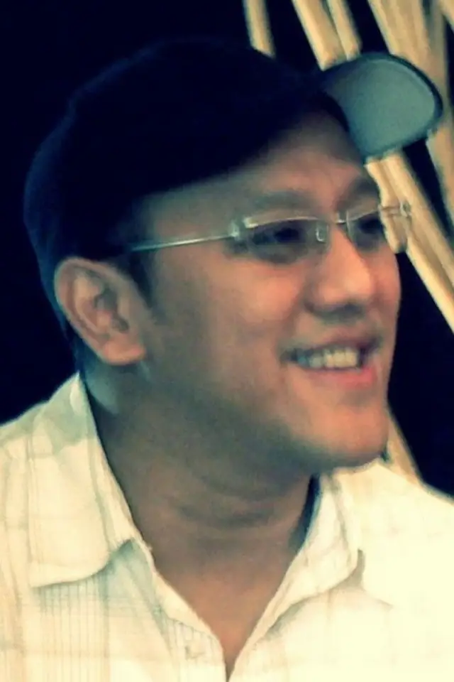 Фото  (Harry Dagoe Suharyadi)