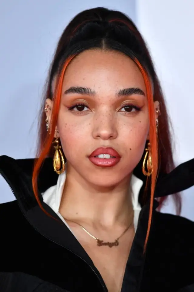 Фото ФКА Твіґс (FKA Twigs)