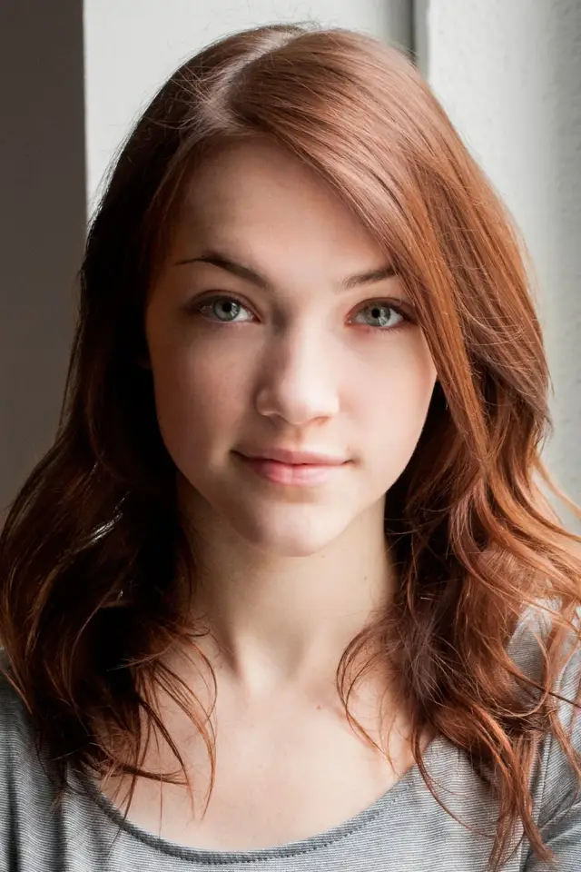 Фото  (Violett Beane)