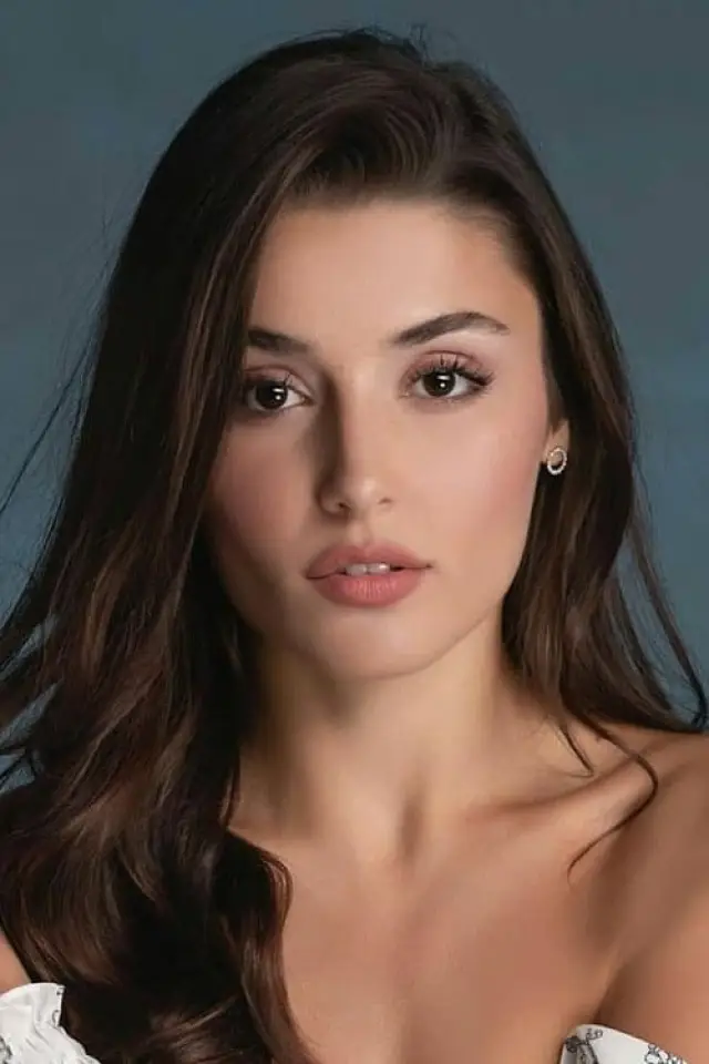 Фото Ханде Ерчел (Hande Erçel)